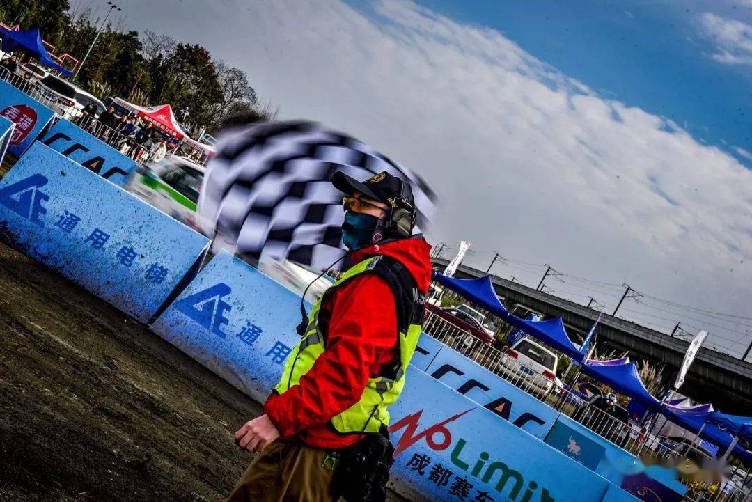 开云体育APP下载-IG轻取100T，Gumayusi单局斩获MVP宿敌对决成都决赛之夜，引爆全场热议的简单介绍