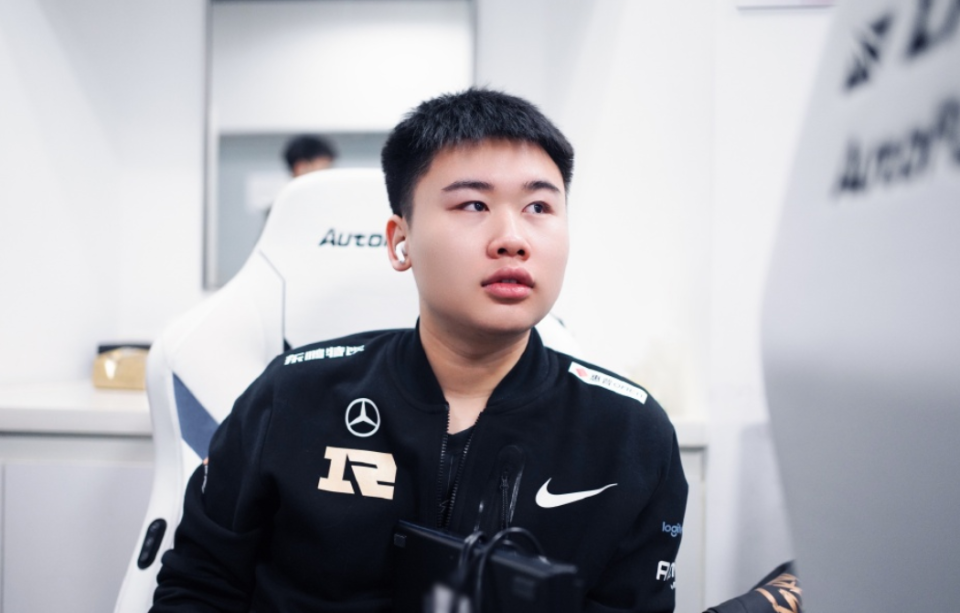 RNG力克BLG，369操刀奇招英雄翻盘激烈交锋小组赛，引爆全场热议