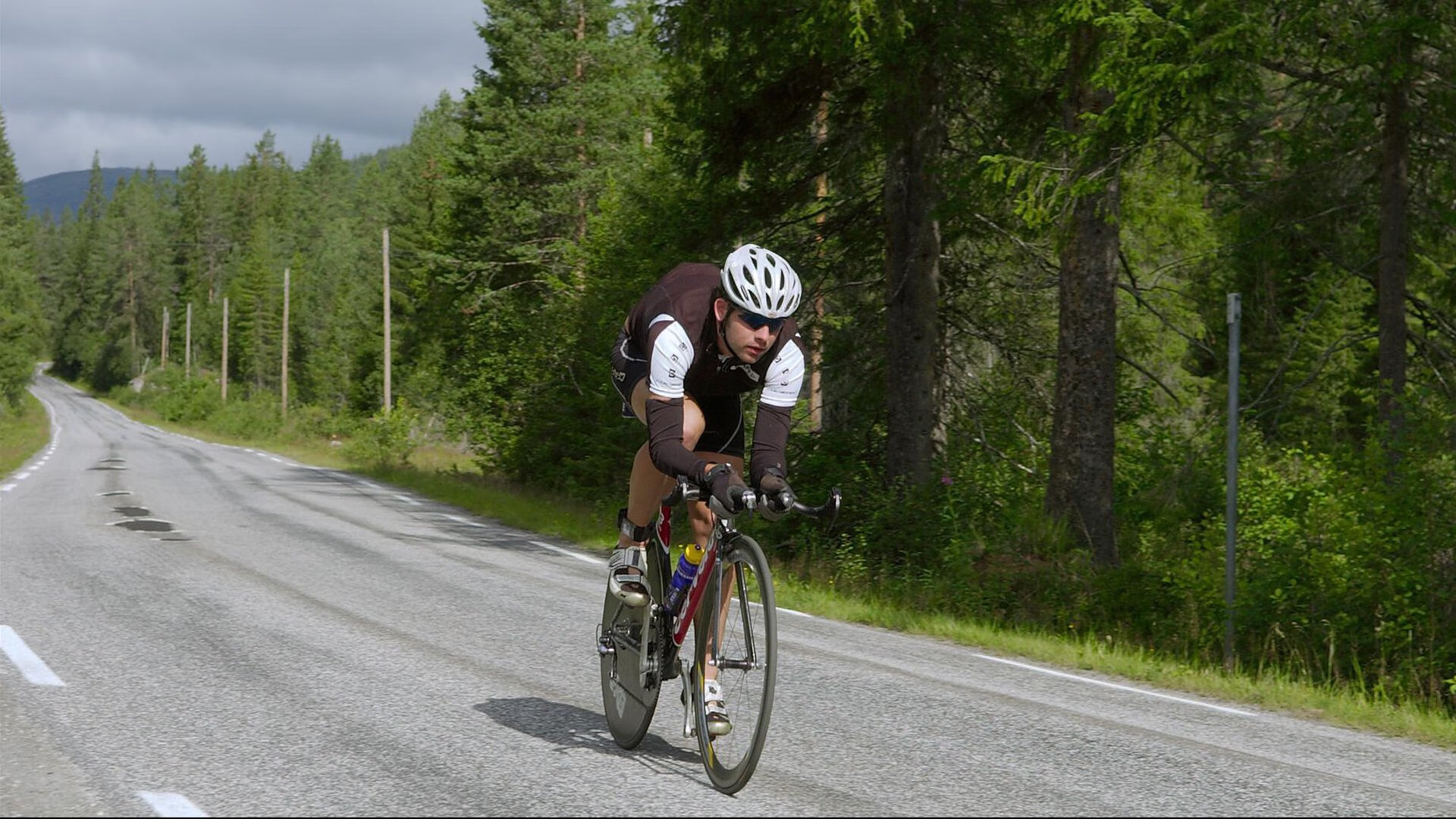 后卫的逆袭！皮克铁树开花，争冠夜化身致命锋刃